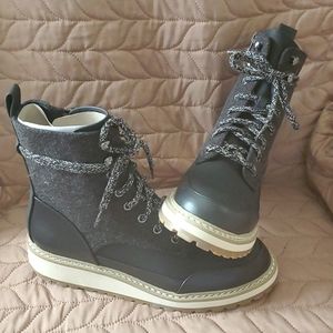 NWT Universal Thread Boots